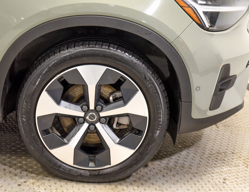 Used 2024 Volvo XC40 B5 Plus image 14