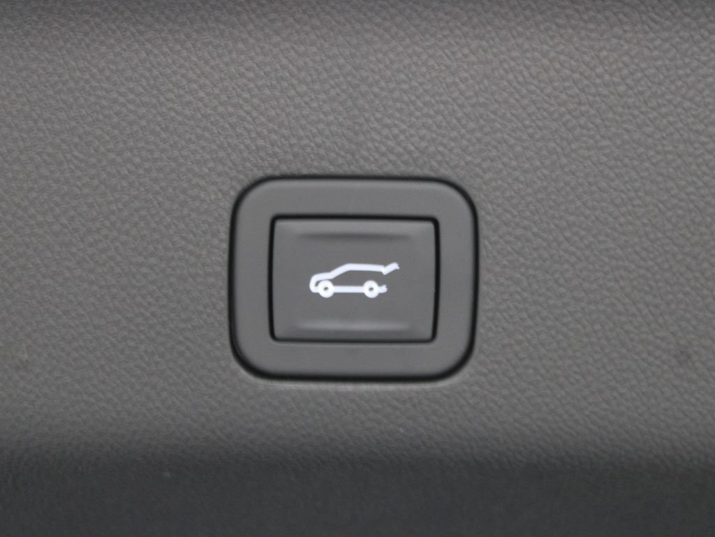 Used 2026 GMC Yukon Denali w/ Sun & Power Step Package AWD/4WD image 50