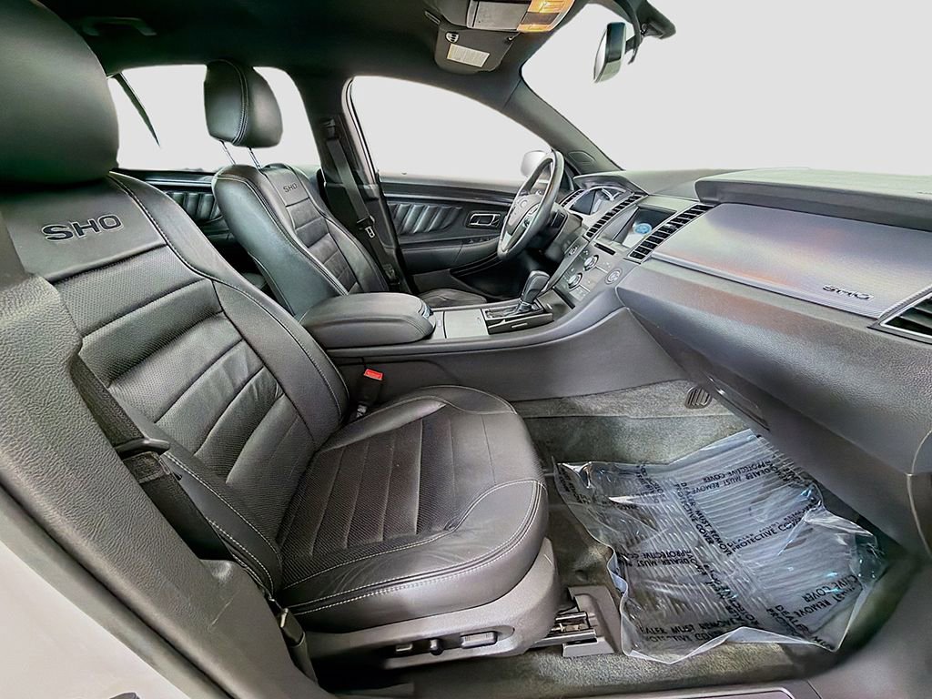 Used 2016 Ford Taurus SHO image 18