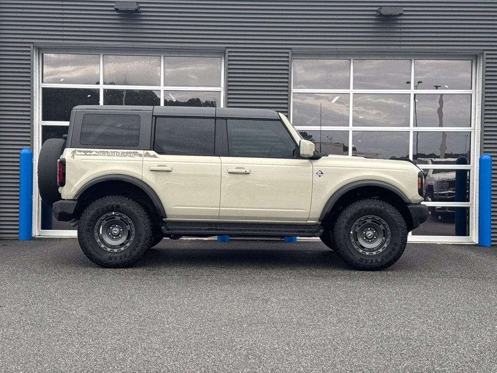 Used 2025 Ford Bronco Outer Banks w/ Sasquatch Package AWD/4WD image 3