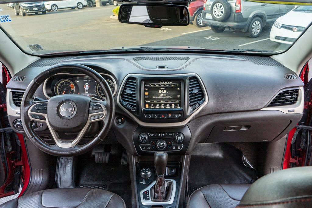 Used 2017 Jeep Cherokee Trailhawk AWD/4WD image 22
