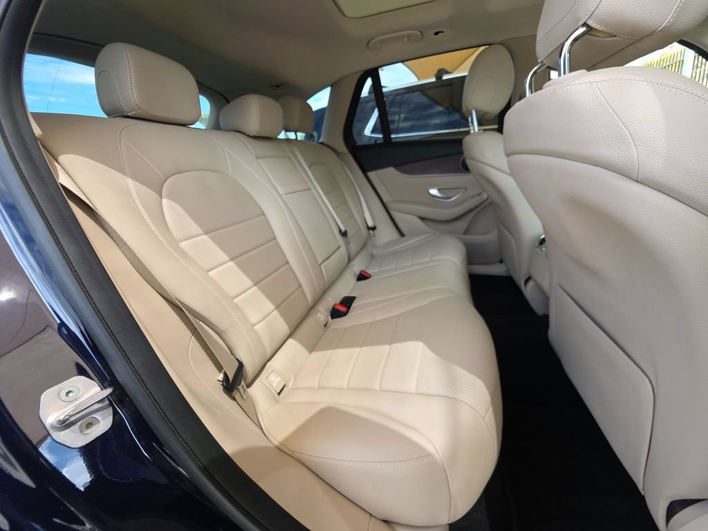 Used 2021 Mercedes-Benz GLC 300 4MATIC image 26