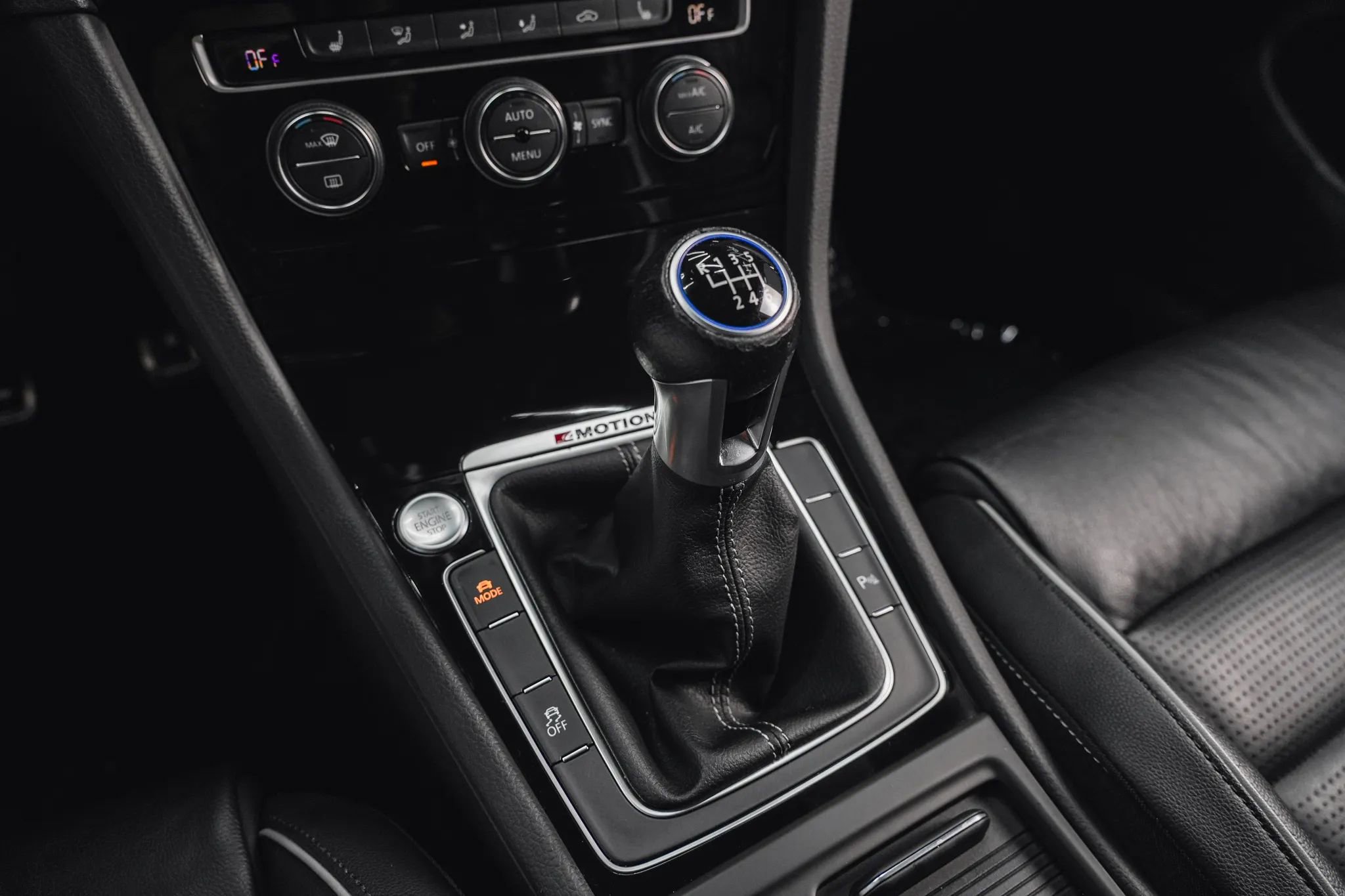 Used 2018 Volkswagen Golf R 4-Door image 56