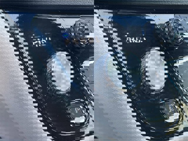 Used 2024 Chrysler Pacifica Touring-L image 19