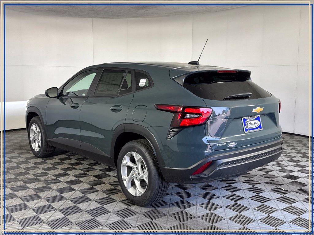 New 2026 Chevrolet Trax LS w/ LS Convenience Package FWD image 7