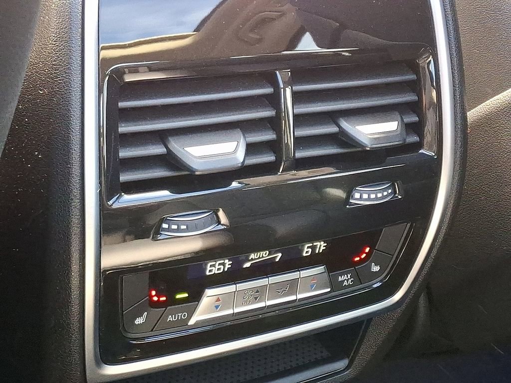 Used 2025 BMW X7 xDrive40i w/ Premium Package image 12