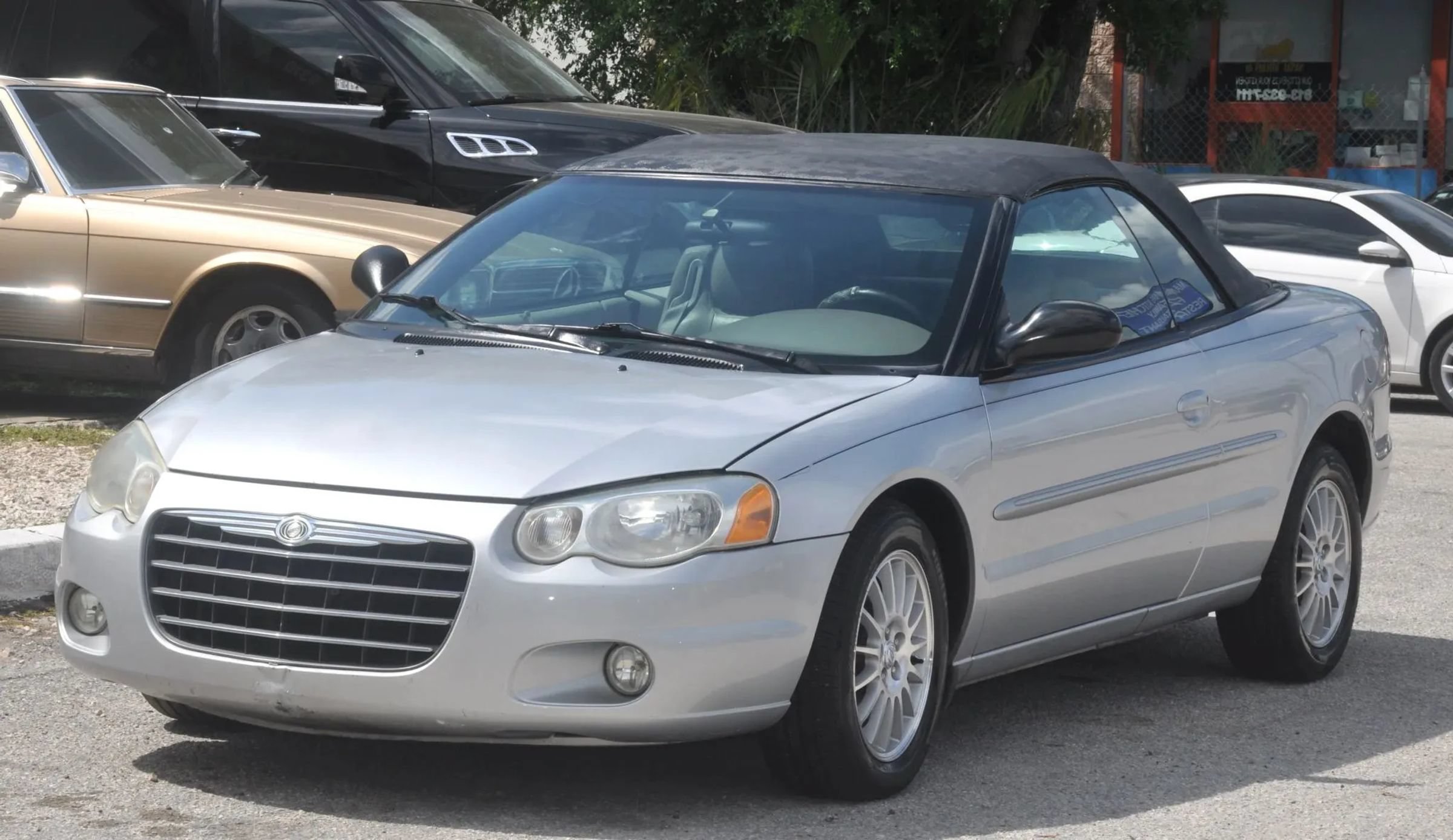 Used 2005 Chrysler Sebring Touring FWD image 1