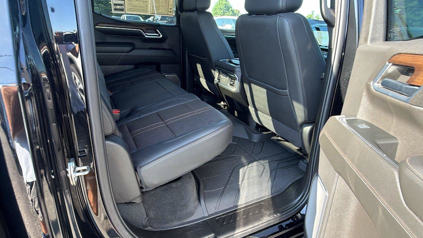 Used 2024 Chevrolet Silverado 1500 High Country w/ Midnight Edition AWD/4WD image 22