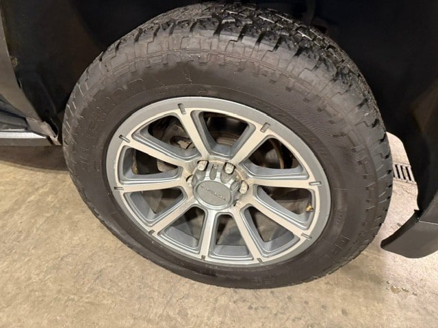 Used 2017 Chevrolet Suburban LT AWD/4WD image 4