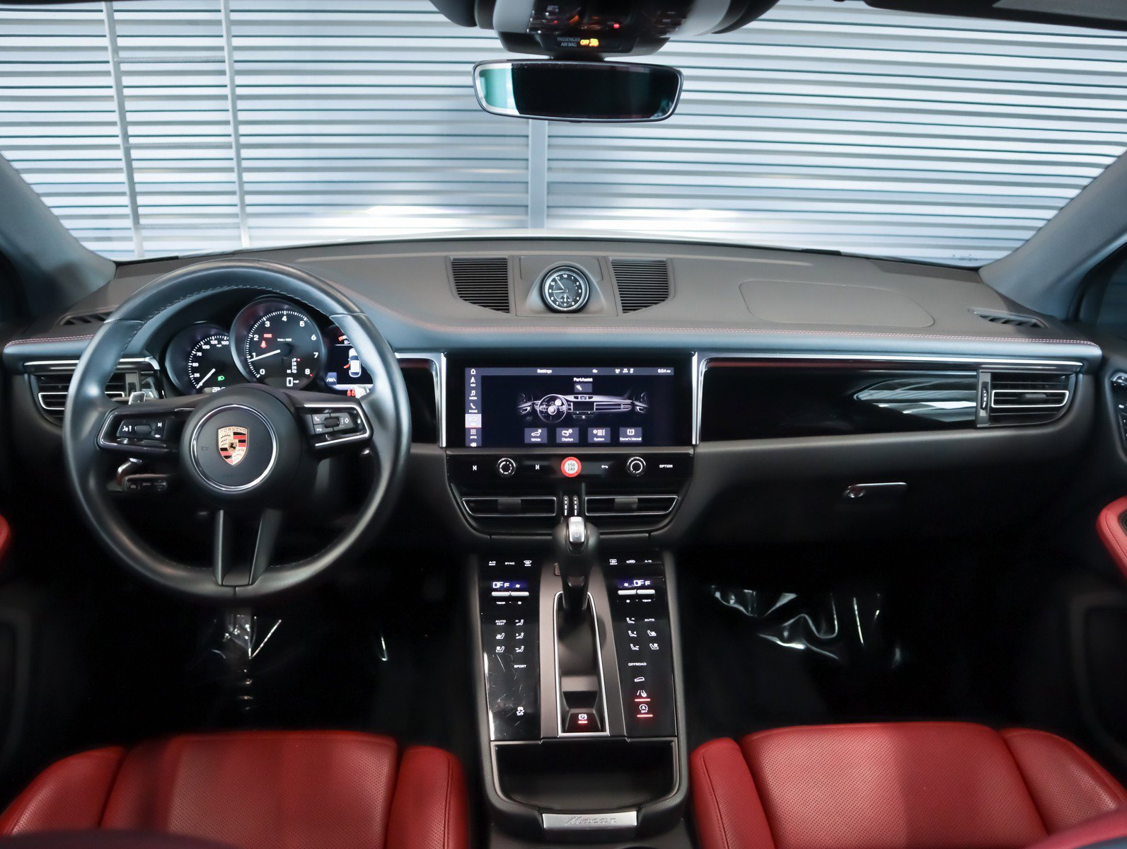 Certified 2023 Porsche Macan AWD/4WD image 12