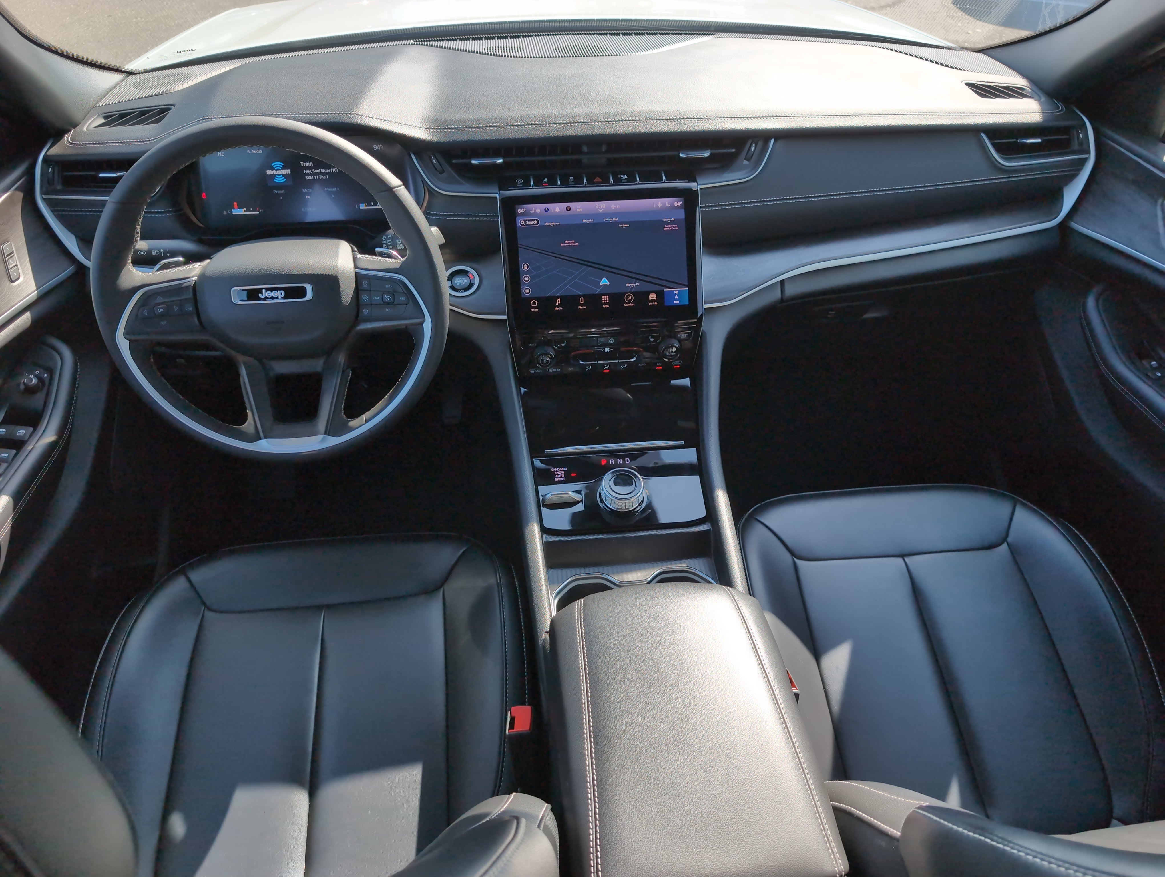 Used 2024 Jeep Grand Cherokee Limited w/ Black Appearance Package image 25