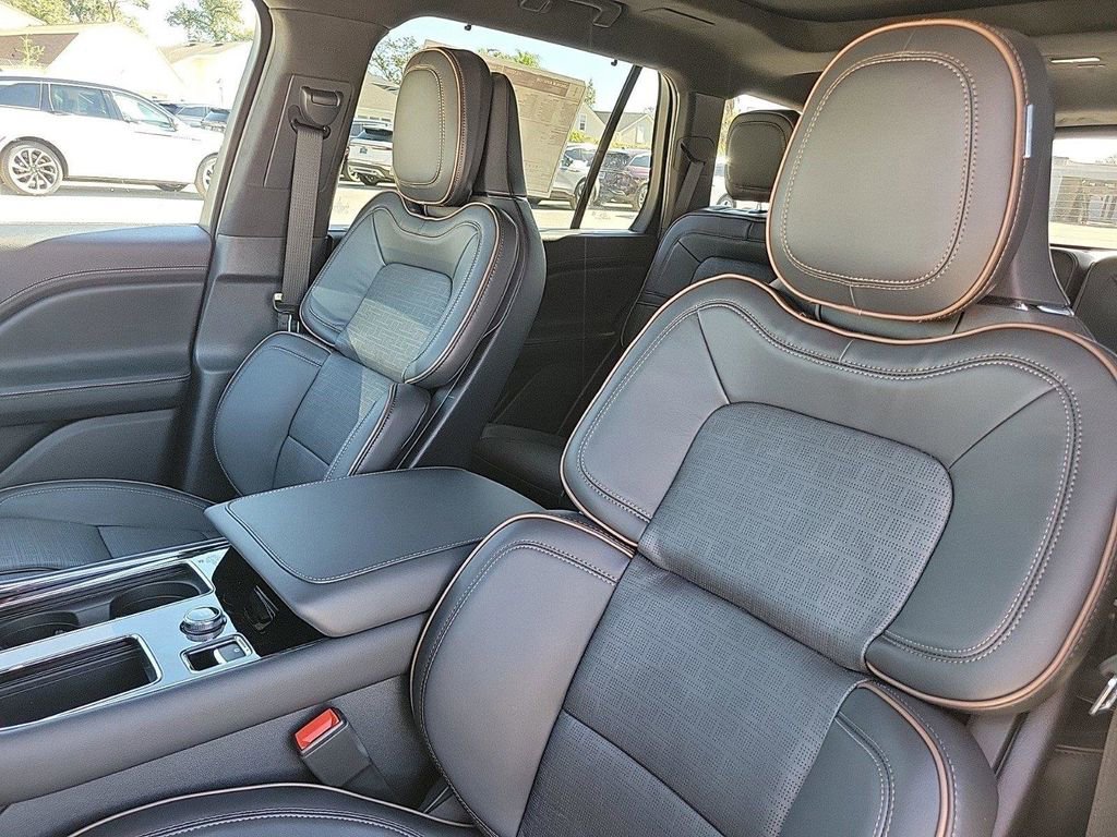 New 2025 Lincoln Aviator Black Label image 17