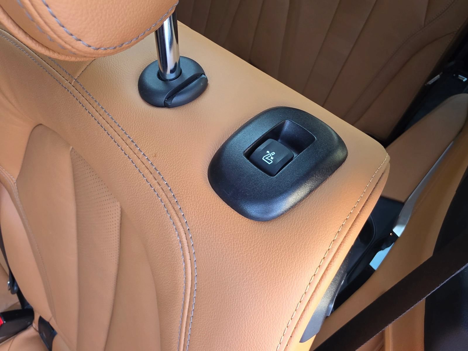 Used 2022 BMW X7 xDrive40i w/ Premium Package AWD/4WD image 36