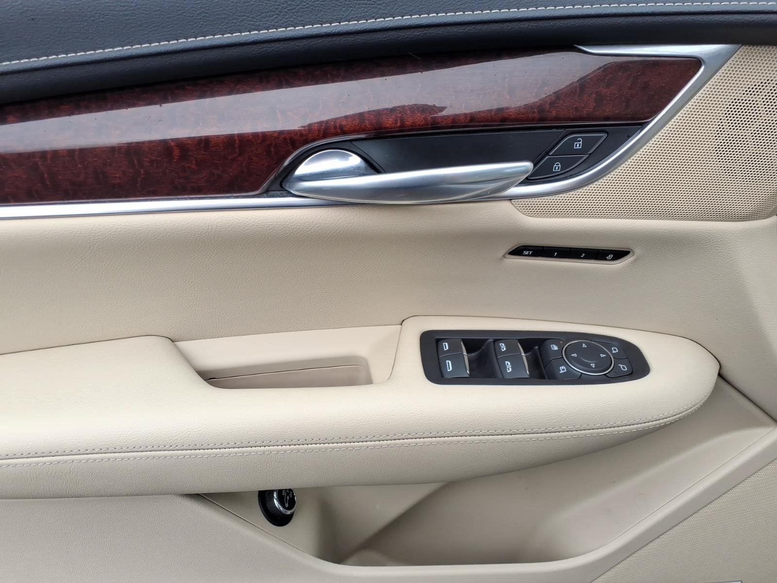 Used 2019 Cadillac XT5 Luxury FWD image 16