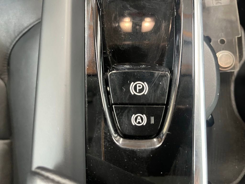 Used 2024 Volvo XC60 B5 Core image 12