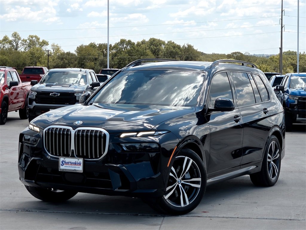 Used 2025 BMW X7 xDrive40i w/ M Sport Package image 2