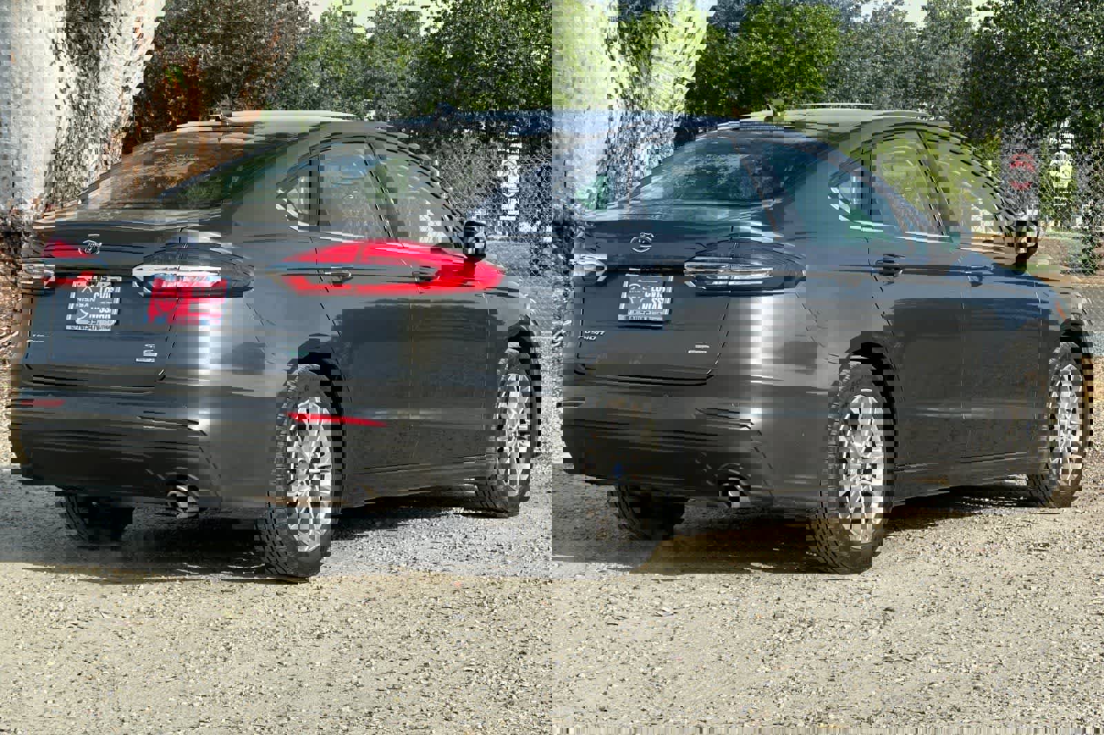 Used 2019 Ford Fusion SE image 3