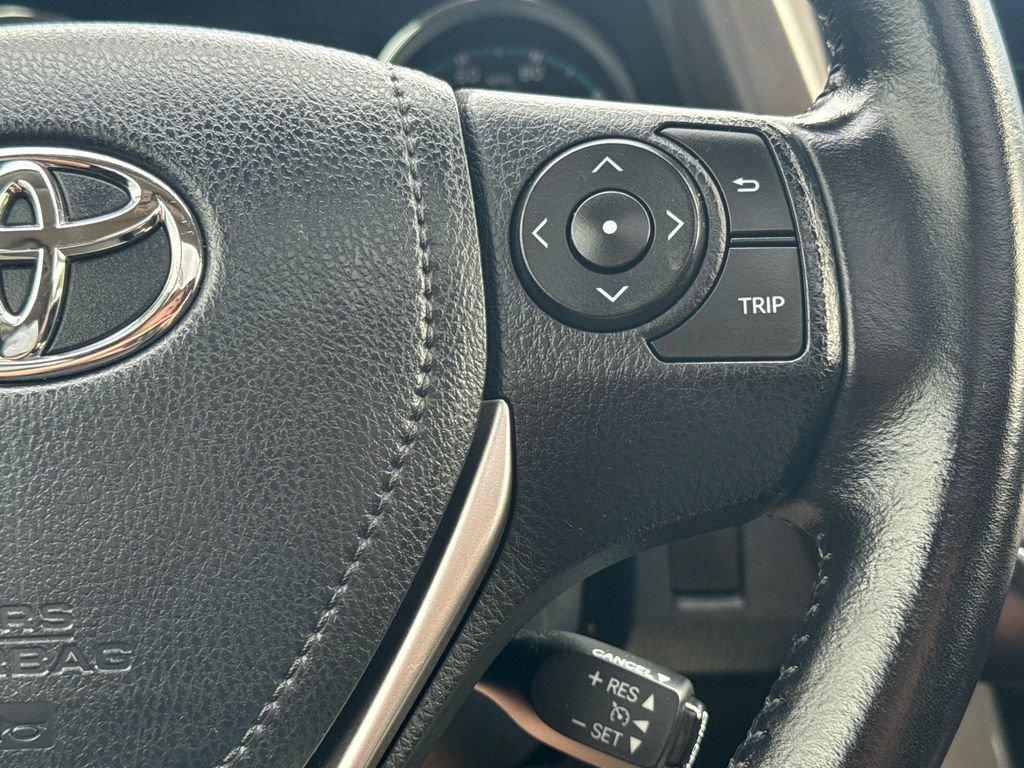 Used 2016 Toyota RAV4 XLE AWD/4WD image 21
