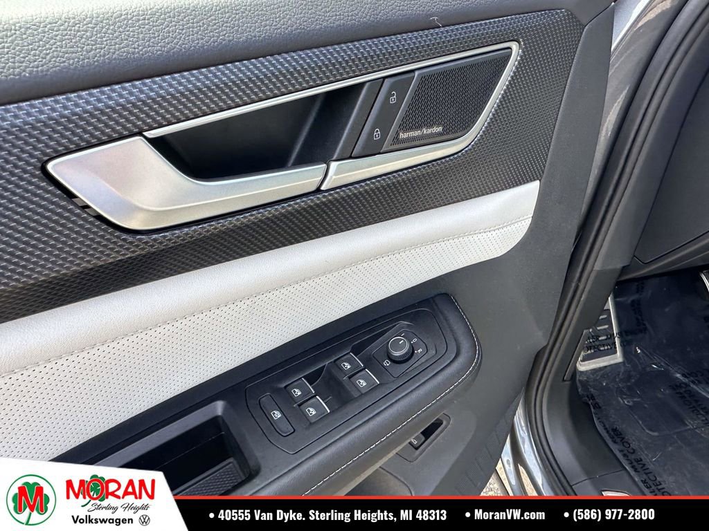 Used 2025 Volkswagen Atlas Cross Sport SEL Premium R-Line AWD/4WD image 19