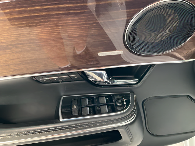 Used 2012 Jaguar XJ Supercharged RWD image 10