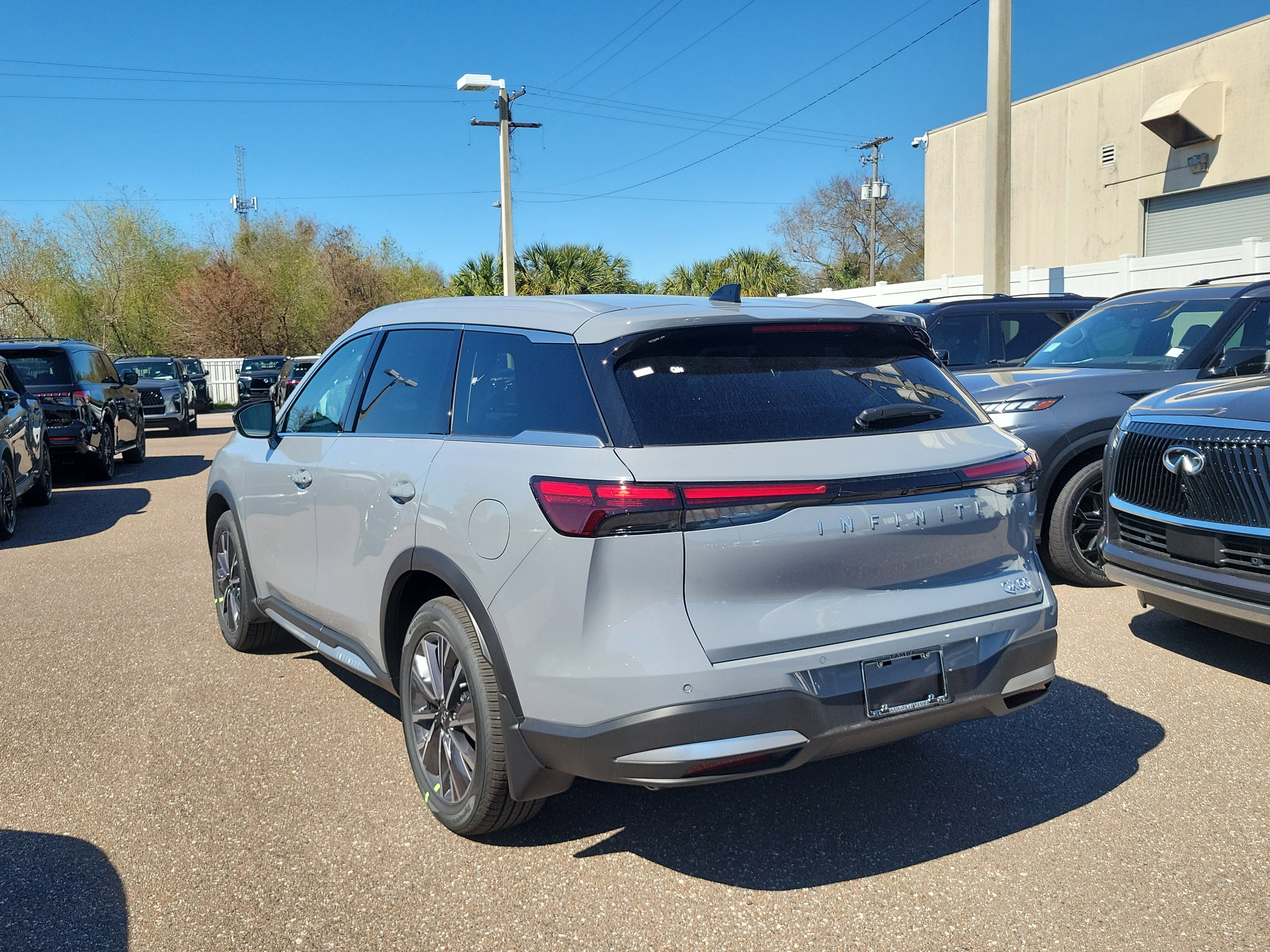 New 2026 INFINITI QX60 Luxe w/ Cargo Package image 4