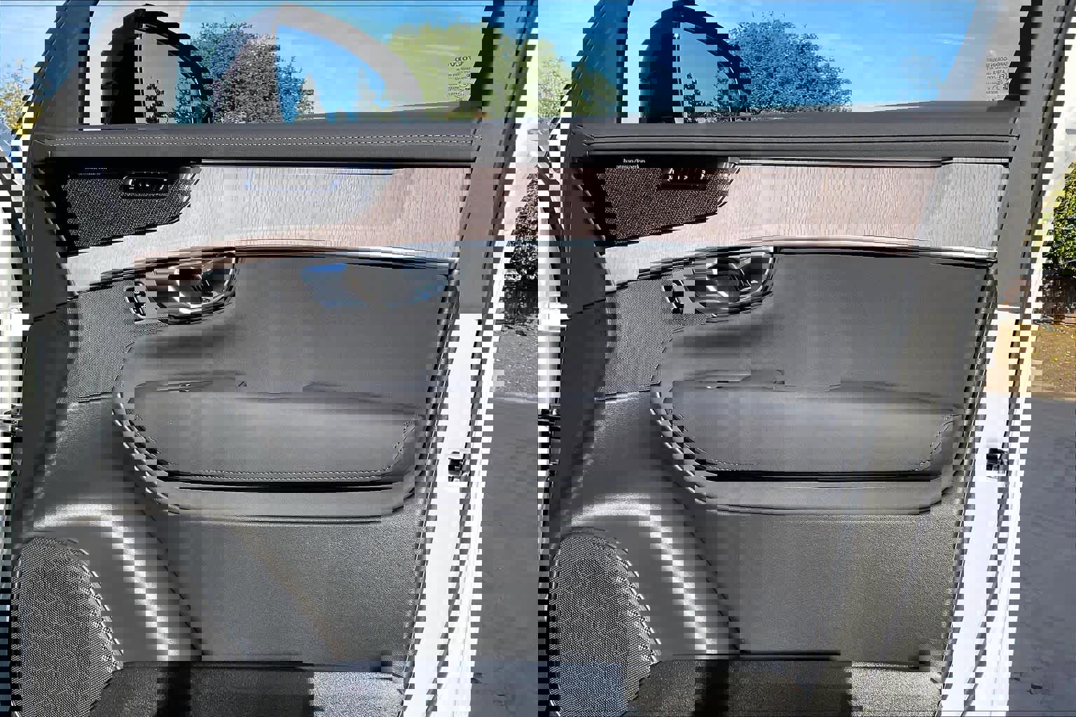 New 2026 Volvo XC90 B6 Ultra w/ Protection Package image 31