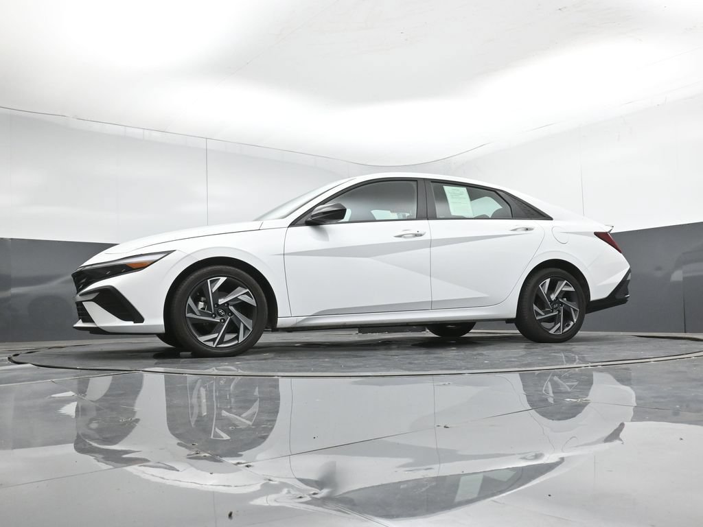 Used 2025 Hyundai Elantra SEL FWD image 40