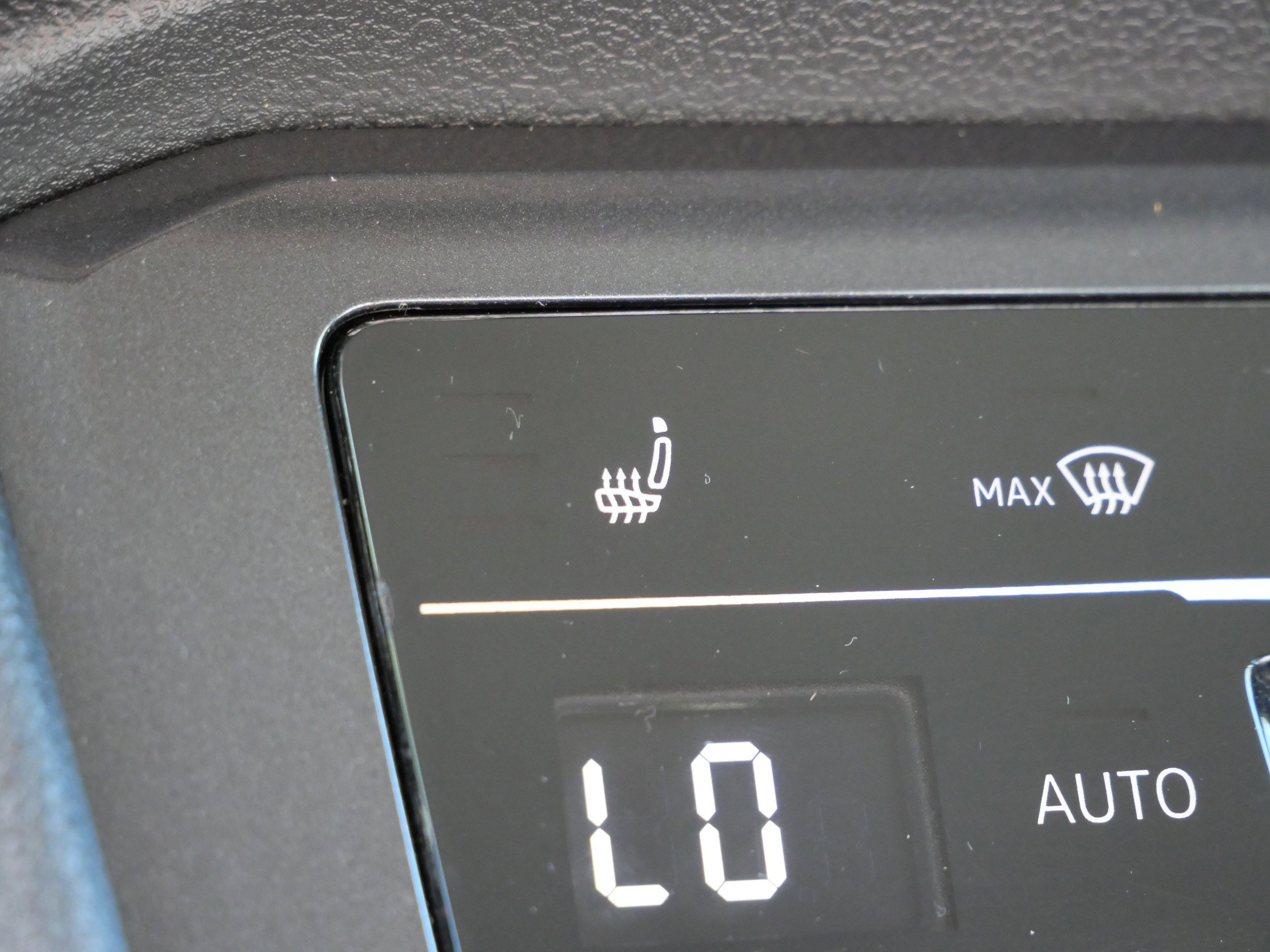 Certified 2024 Volkswagen Tiguan SE image 30