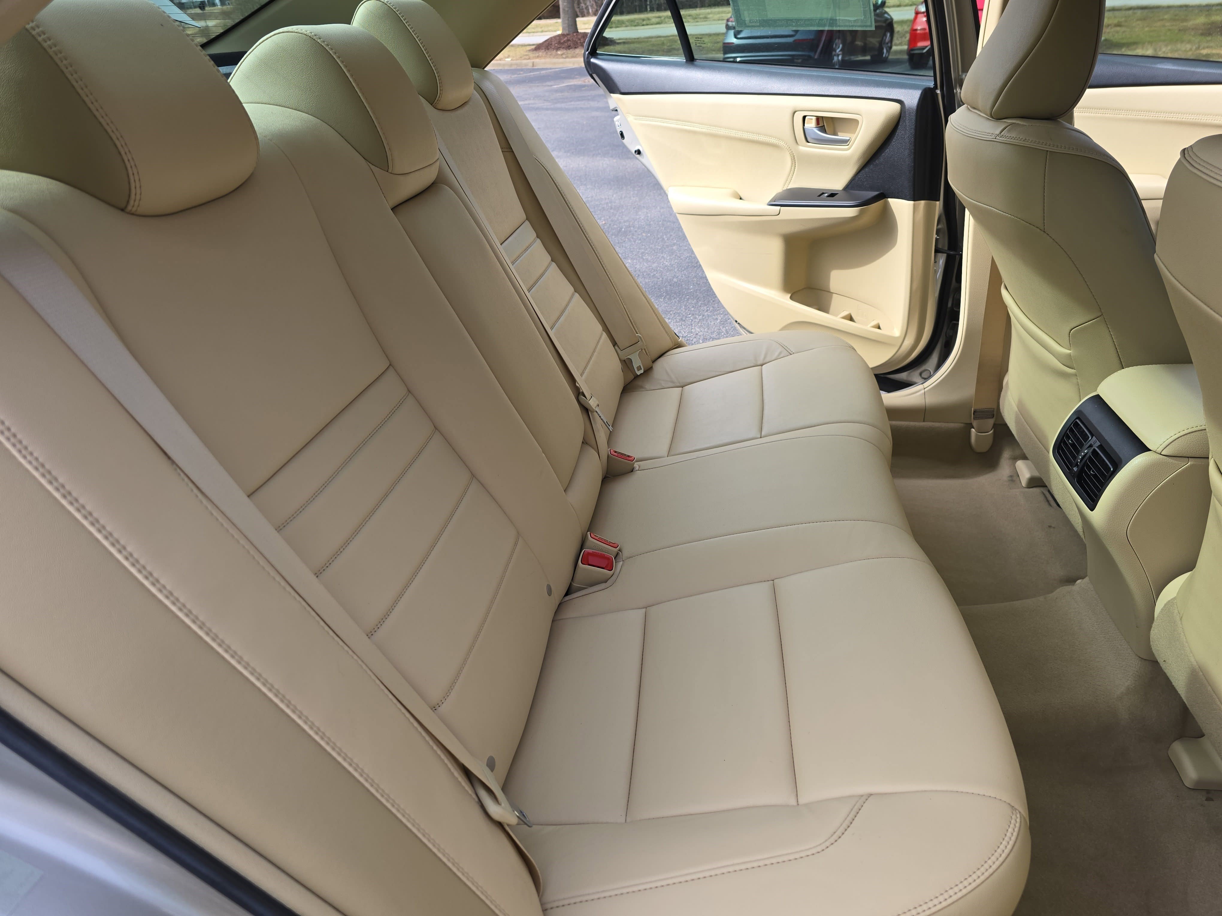 Used 2017 Toyota Camry XLE w/ Moonroof Package image 12