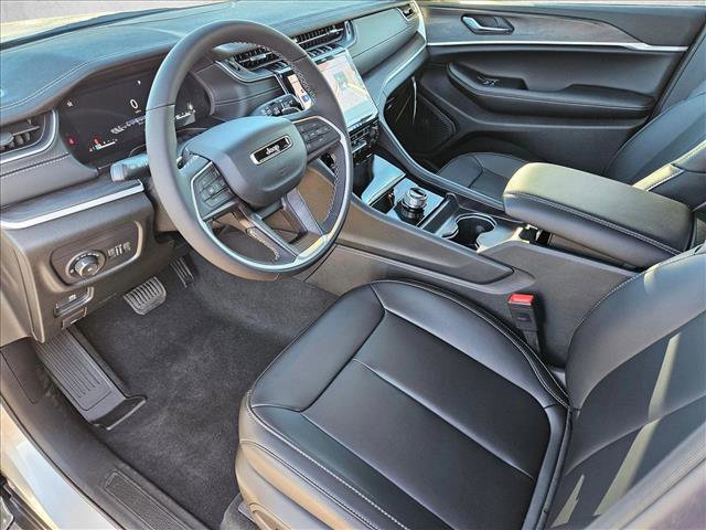 New 2025 Jeep Grand Cherokee Limited w/ Black Appearance Package video 3