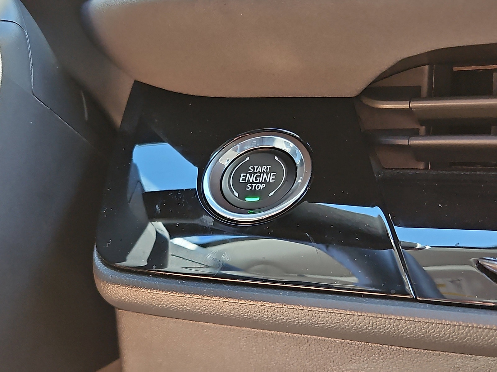 Certified 2025 Buick Envision Sport Touring AWD/4WD image 23