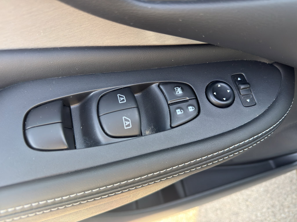 Certified 2024 Nissan Murano SV w/ SV Midnight Edition Package image 12