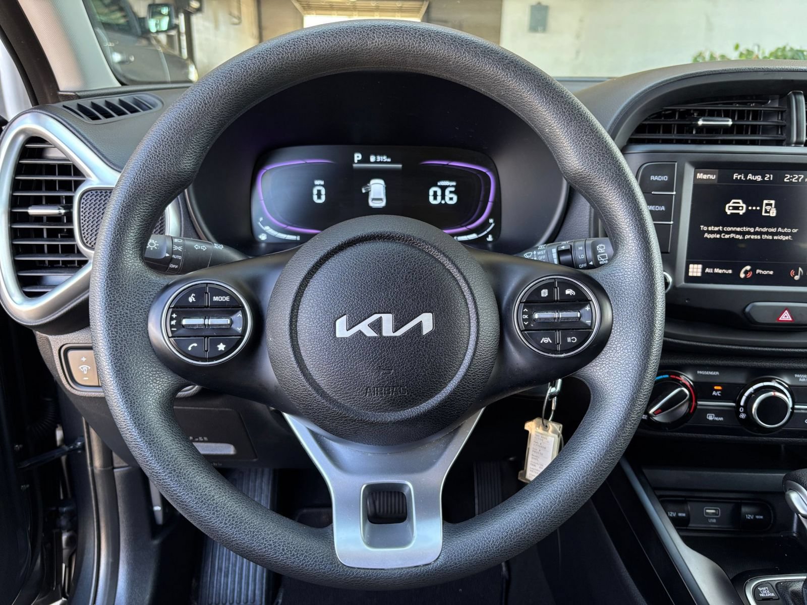 Used 2025 Kia Soul LX w/ LX Technology Package FWD image 22