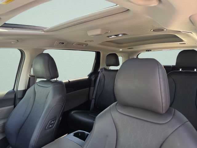 Certified 2025 Kia Carnival SX FWD image 30