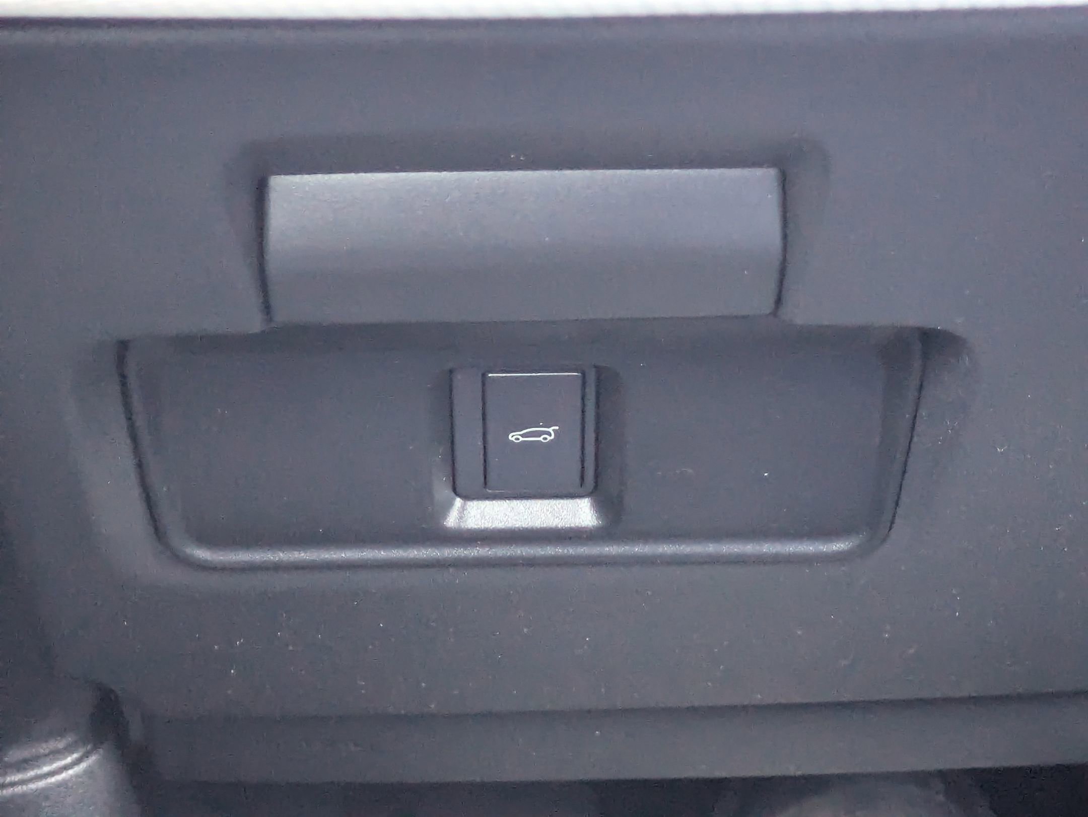 Certified 2025 Land Rover Discovery Sport Dynamic SE image 18