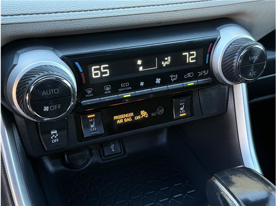 Used 2020 Toyota RAV4 XLE w/ Convenience Package AWD/4WD image 16