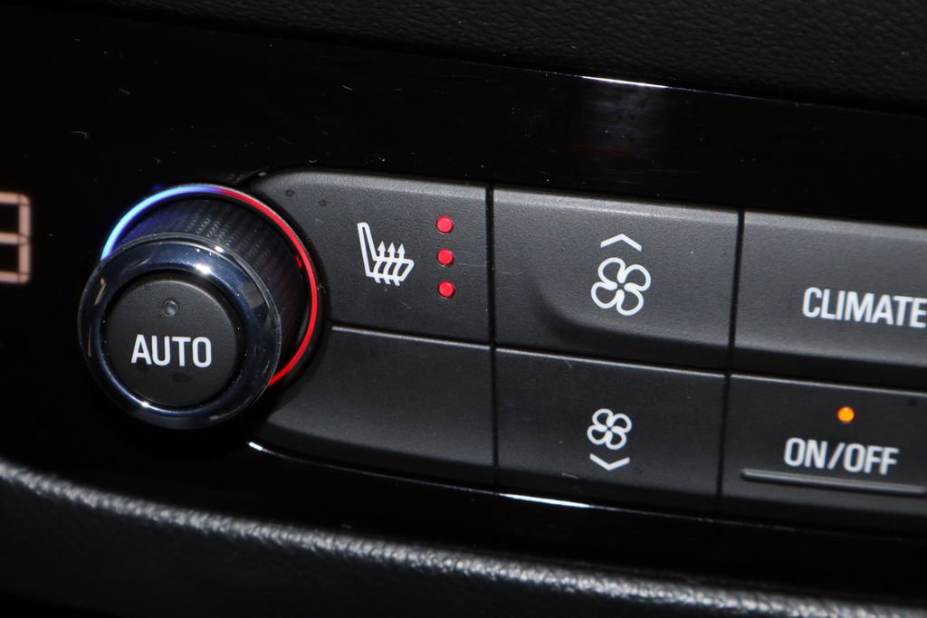 Used 2023 Buick Enclave Essence FWD image 4