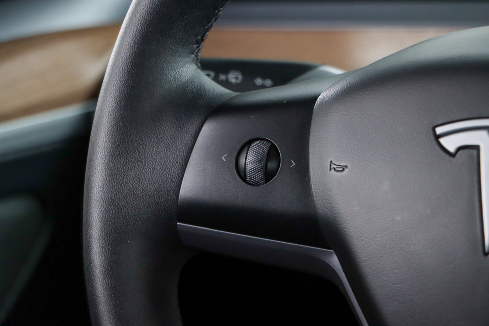 Used 2024 Tesla Model Y Long Range AWD/4WD image 13