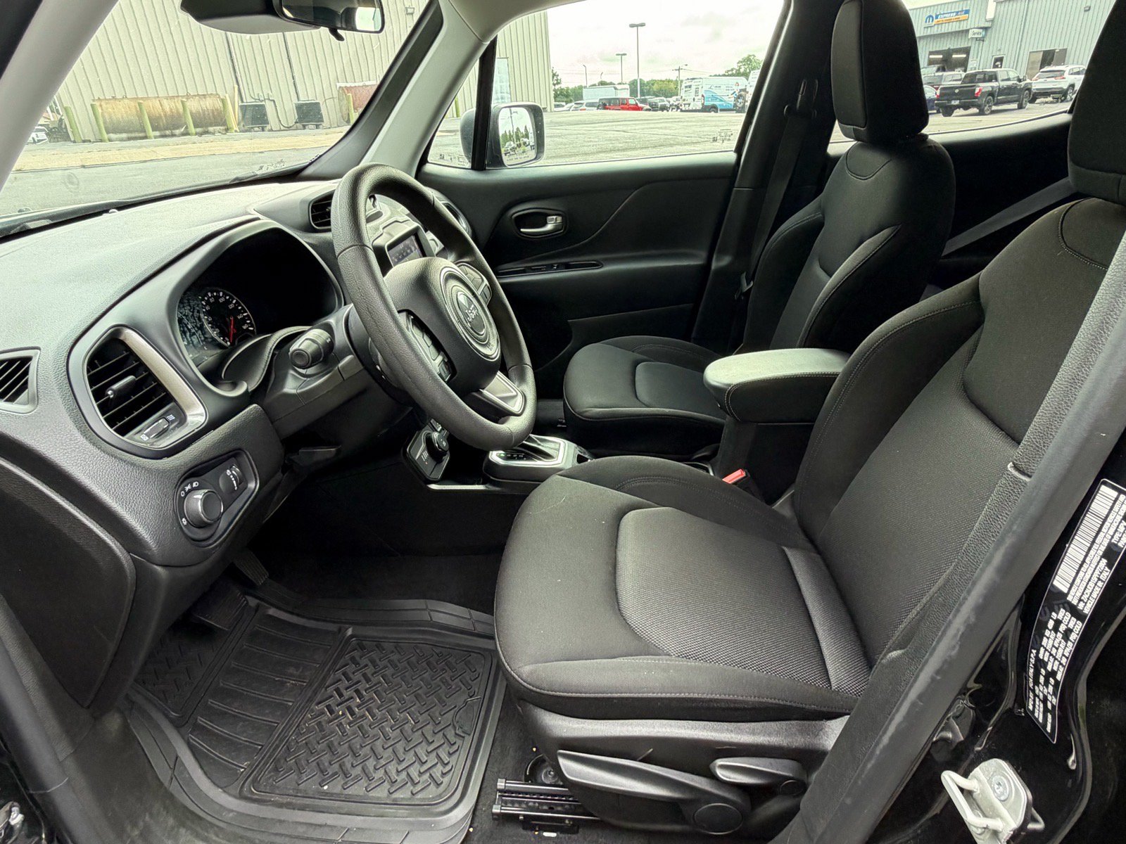 Used 2023 Jeep Renegade Latitude AWD/4WD image 27