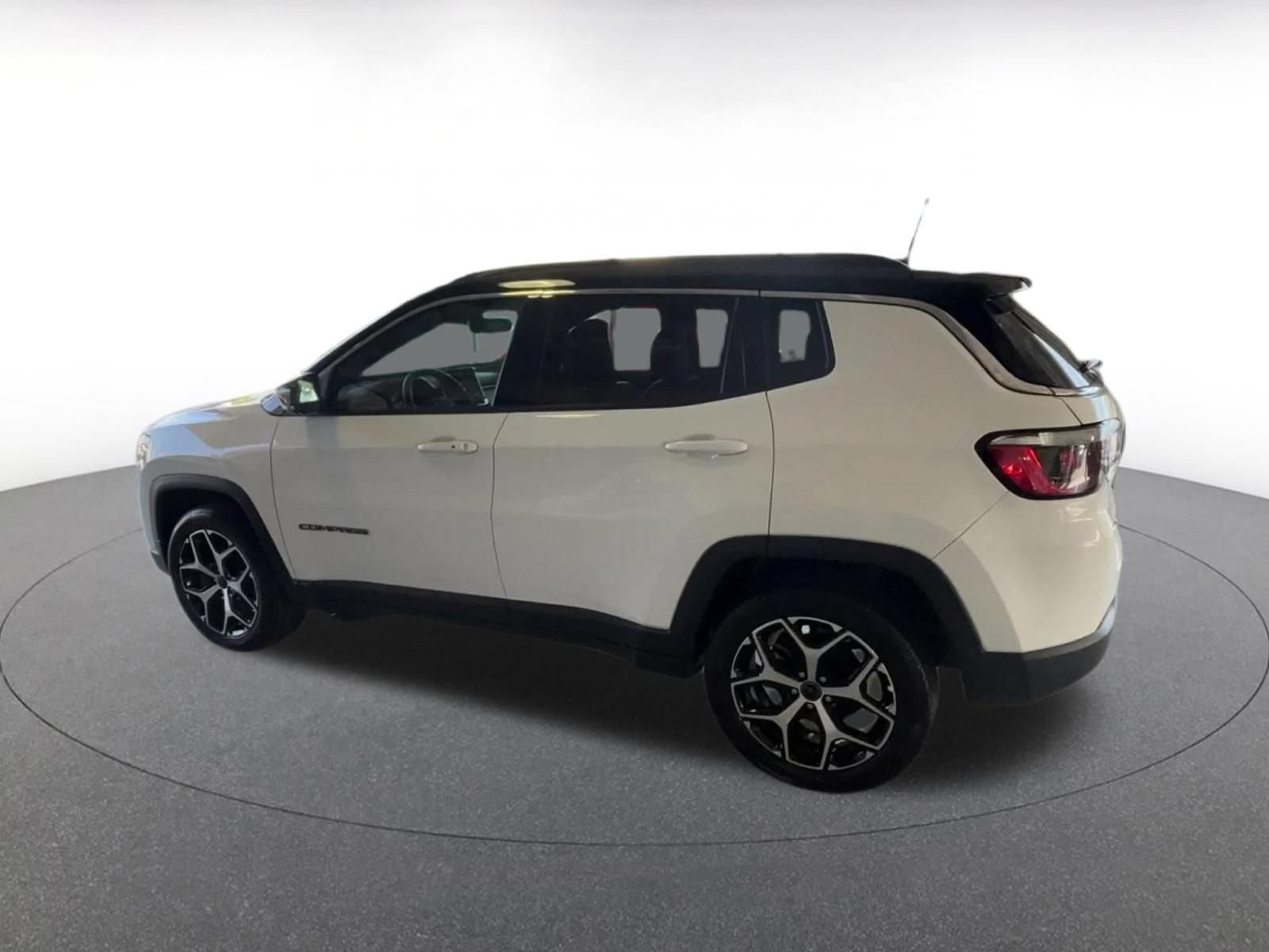 Used 2025 Jeep Compass Limited AWD/4WD image 10