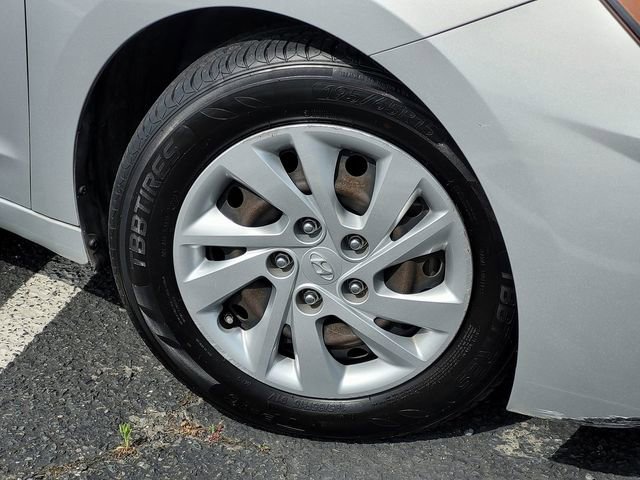 Used 2019 Hyundai Elantra SE w/ Cargo Package FWD image 9