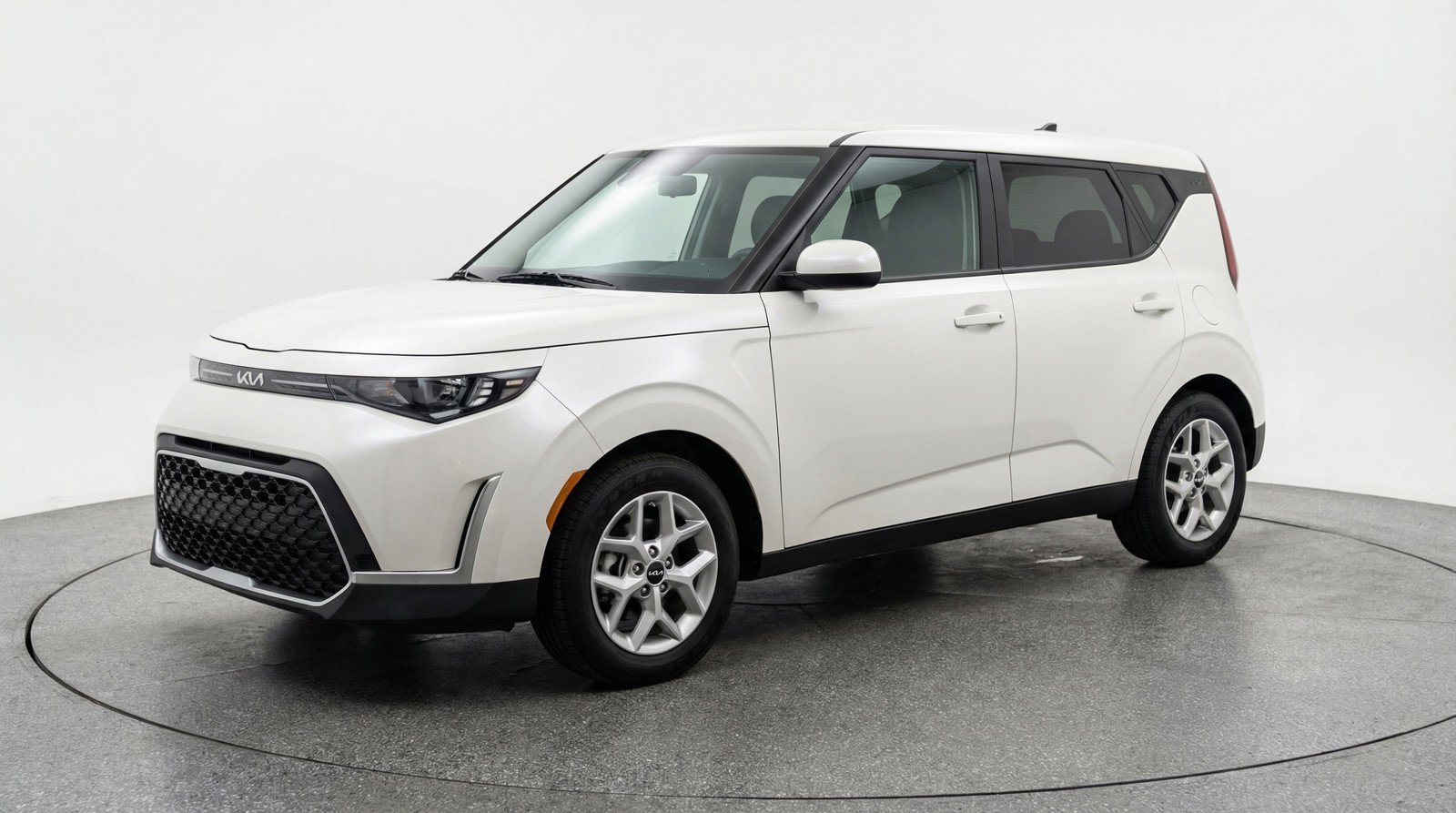 Used 2025 Kia Soul LX w/ LX Technology Package image 3