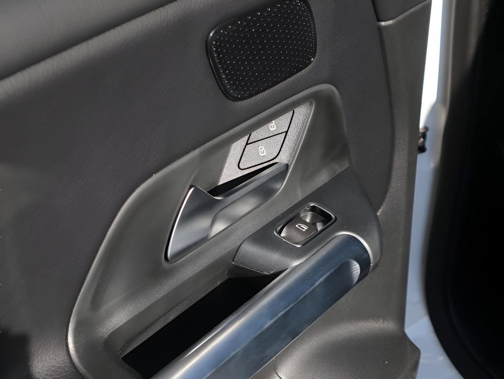 New 2026 Mercedes-Benz GLB 250 4MATIC image 21