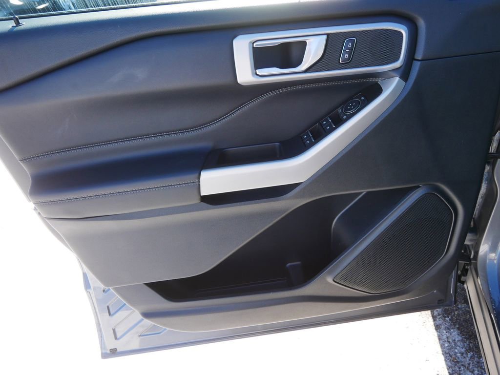 Certified 2022 Ford Explorer XLT w/ Class IV Trailer Tow Package image 11