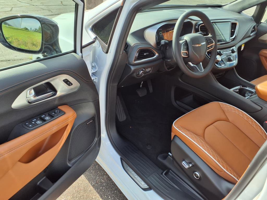 New 2026 Chrysler Pacifica Pinnacle image 6