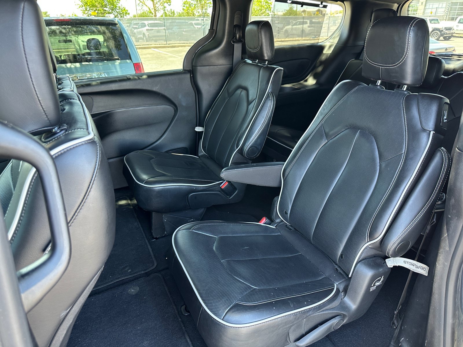 Used 2025 Chrysler Pacifica Limited FWD image 25