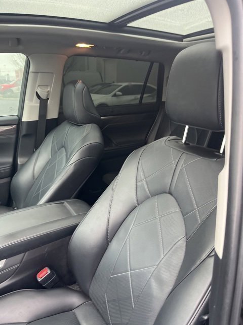 Used 2024 Toyota Highlander Platinum image 12