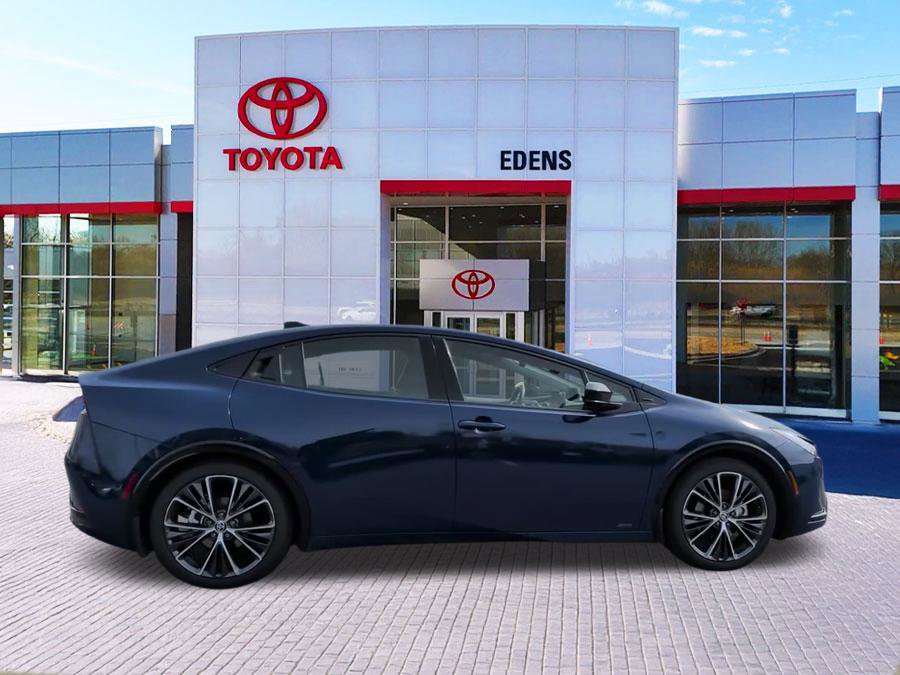 Used 2024 Toyota Prius XLE image 2
