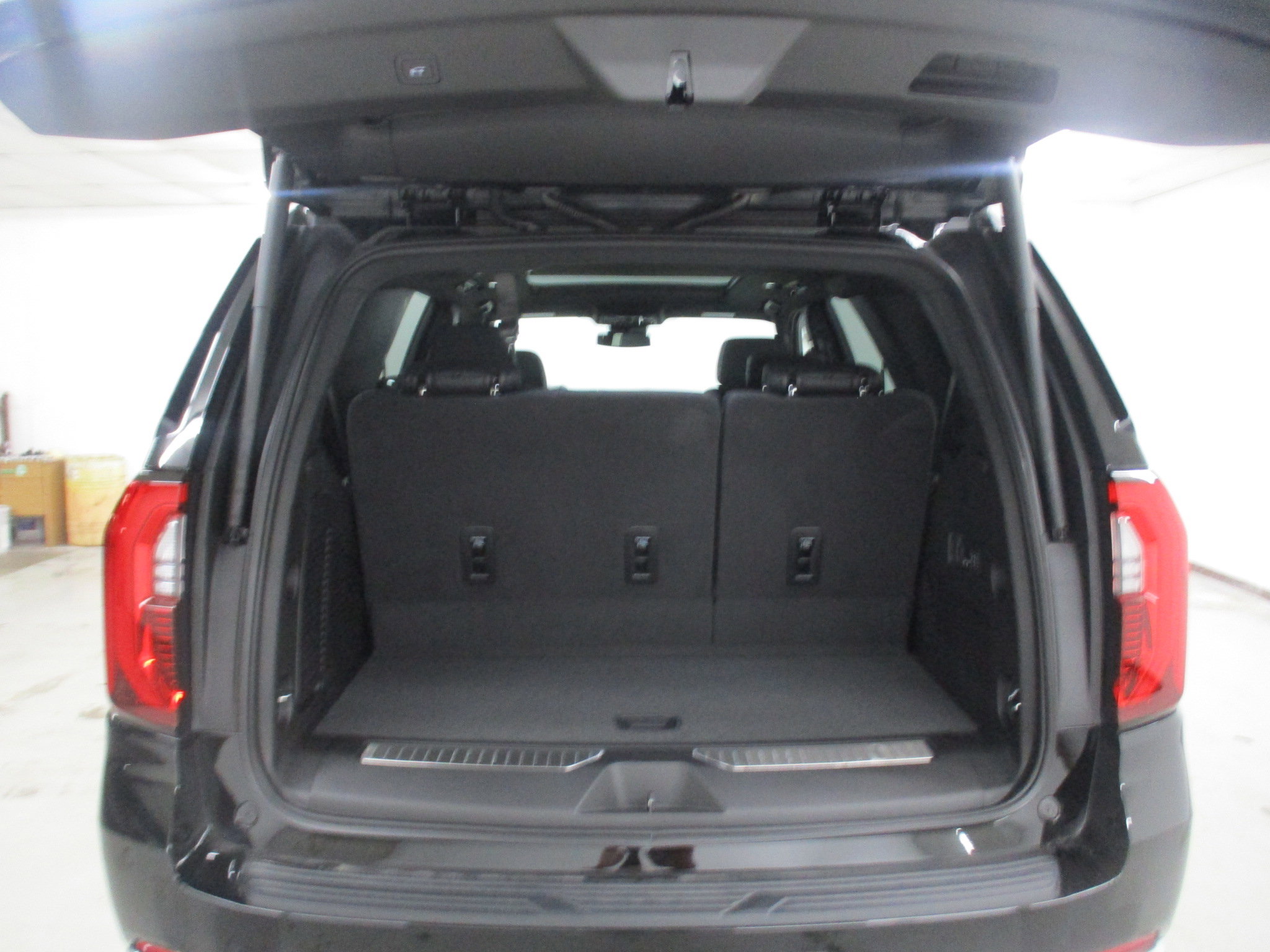 New 2026 GMC Yukon Denali w/ Sun & Power Step Package AWD/4WD image 11