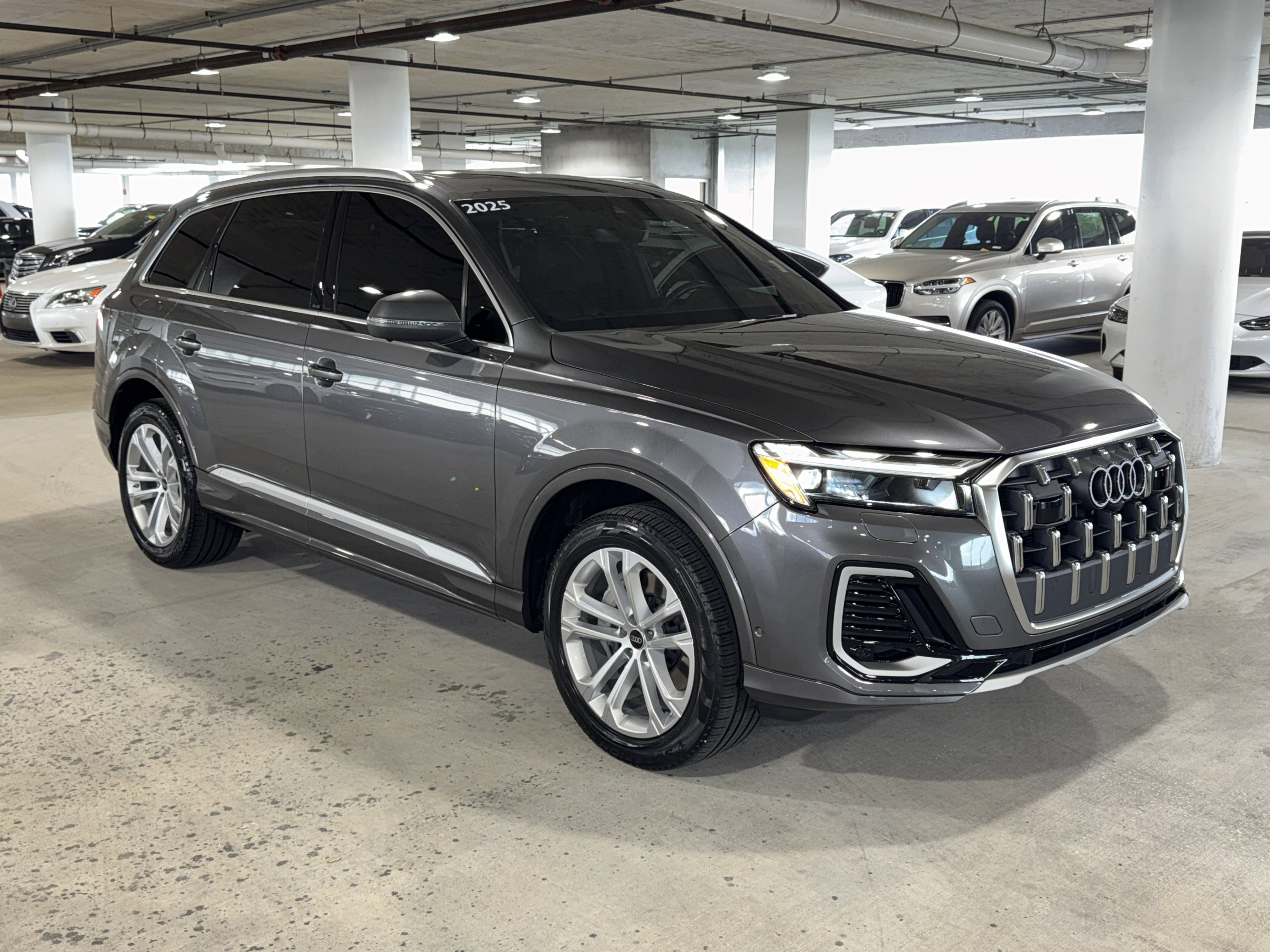 Used 2025 Audi Q7 2.0T Premium w/ Convenience Package image 2